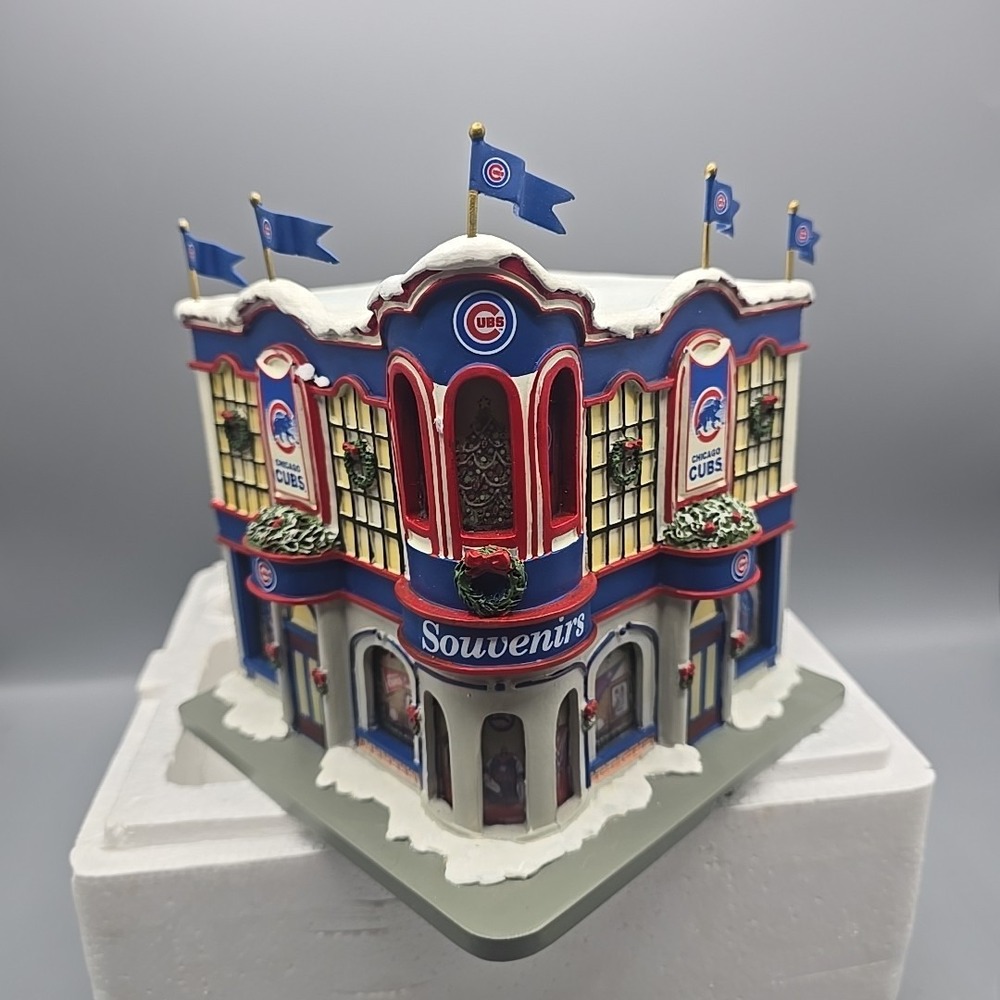 Rare Hawthorne Village Chicago Cubs Souvenir Shop 2004 Christmas Village Lighted